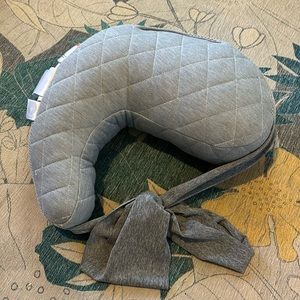 Boppy  |  Anywhere Nursing Pillow